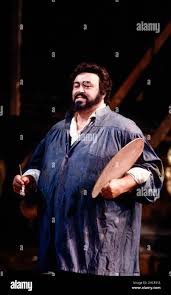 Luciano Pavarotti schittert in de opera Tosca met zijn betoverende vertolking