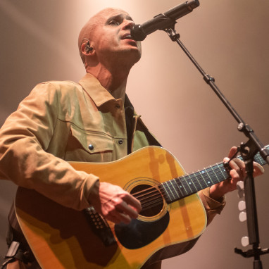 Beleef de Magie van een Milow Optreden: Een Muzikale Ervaring om nooit te vergeten!