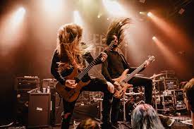 Ontdek de Kracht van Metal Concerten: Een Duik in de Wereld van Zware Muziek